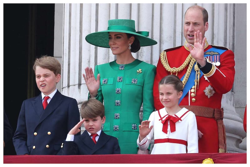 El Príncipe Louis deleitó con sus payadasas en el balcón de Buckingham durante el Trooping the Colour.