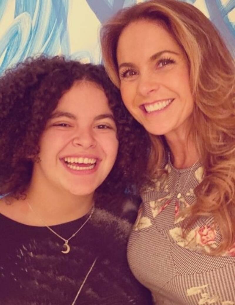 Lucero se enorgullece de su hija Lucerito y cuestiona a otro tipo de jóvenes de su edad Madre e hija siguen por carriles artísticos muy similares - Créditos: Instagram