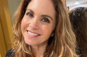 Lucero muestra como pocas veces sus torneadas y bronceadas piernas