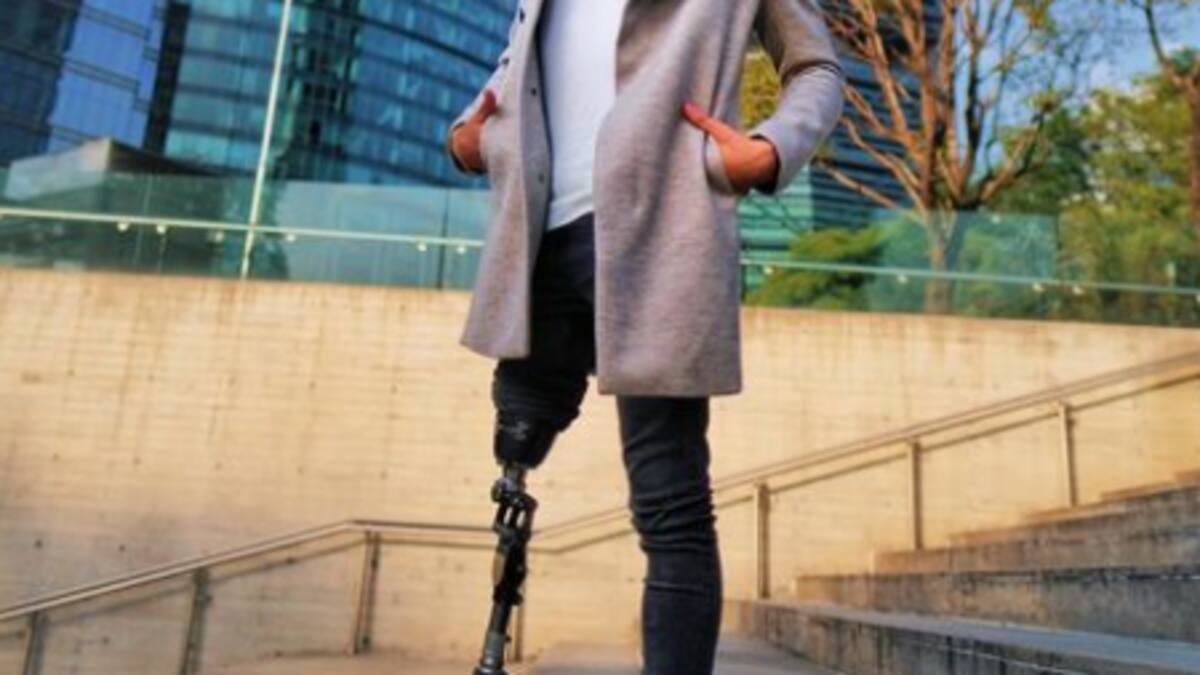 Vocalista de Grupo Firme dona dinero a conferencista con cáncer y este lo rechaza