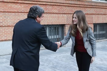 Princesa Leonor toma prestado un blazer de la reina Letizia para asistir a un evento en solitario