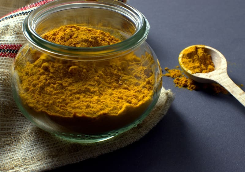 La cúrcuma es una bendición para el cuidado capilar.