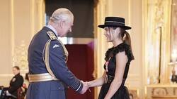 Histórica tenista asombra con outfit de más de 12 mil dólares para recibir premio del rey Carlos III