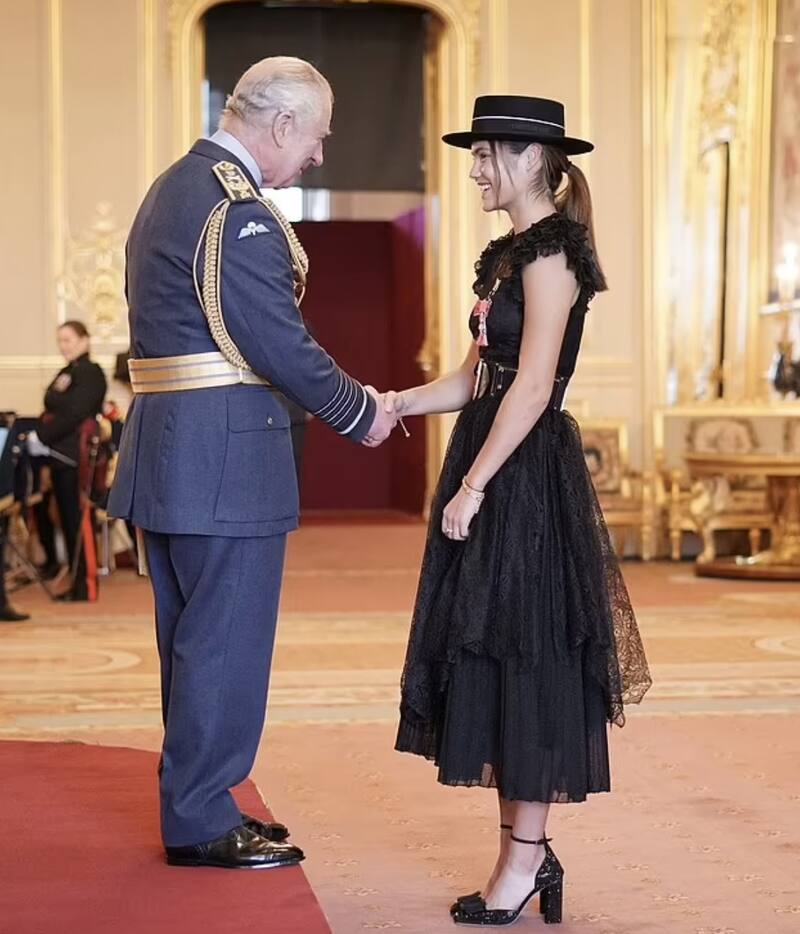 La tenista que usó un costoso outfit para conocer al rey Carlos III - Créditos: Daily Mail