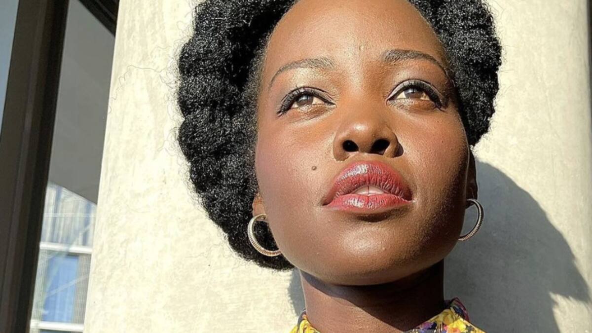 Lupita Nyong’o se hace viral por comer fruta con hormigas