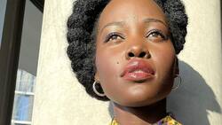 Lupita Nyong’o se hace viral por comer fruta con hormigas