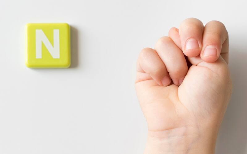 La forma en que escribes lu letra N expresa tu relación con tu intuición y tu sensibilidad.