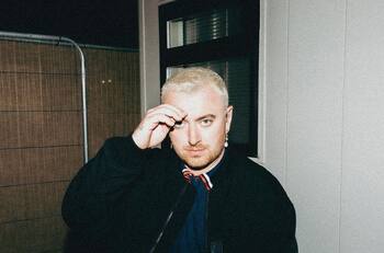 Sam Smith sigue los pasos de Brad Pitt e impresiona al hacer este cambio