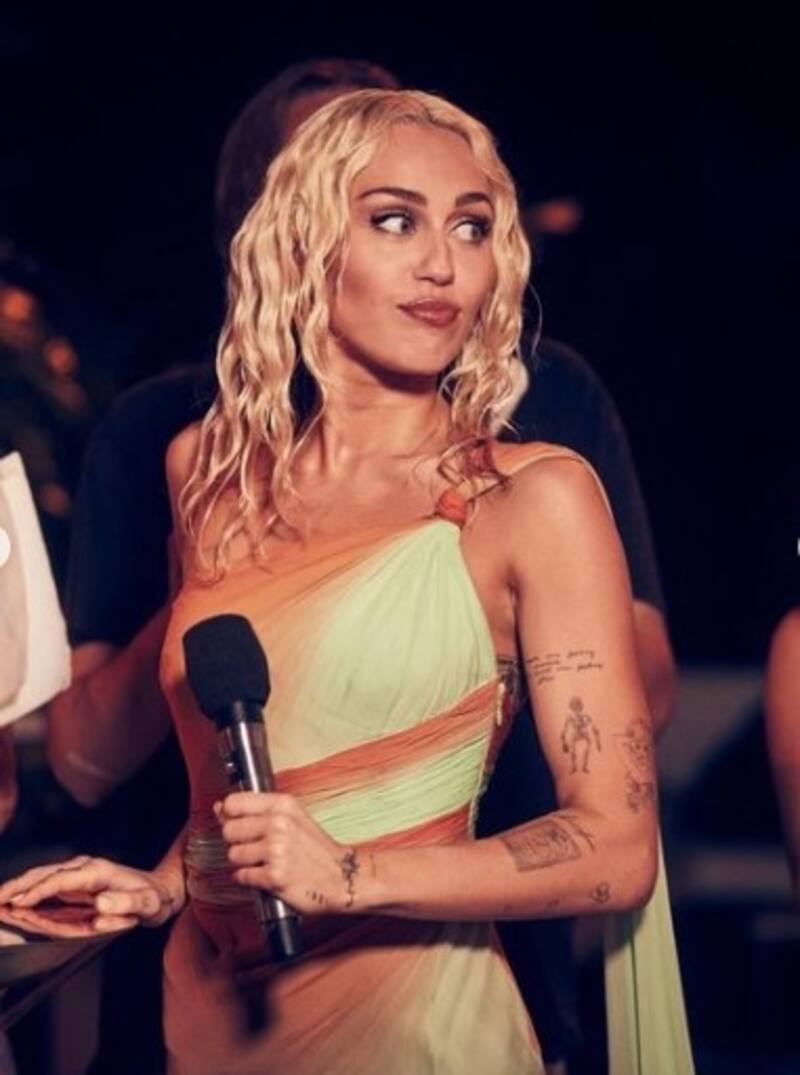 Miley Cyrus no para de agradecer y facturar con la ruptura con Liam Hemsworth El acierto musical de enero le corresponde a la cantante estadounidense - Créditos: Instagram