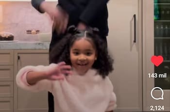 True Thompson cautiva las redes con singular baile junto a su padre Tristan