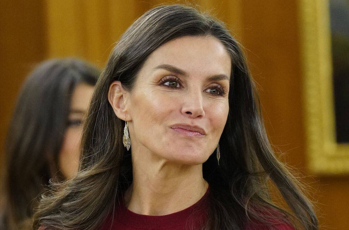 Ex esposo de la reina Letizia sorprende al aparecer en revista francesa y hablar de su antiguo amor