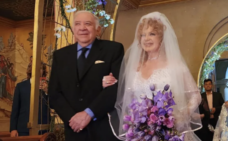 Joana Benedek celebra su boda a los 51 años; famoso productor la entregó en el altar
- Créditos: Twitter