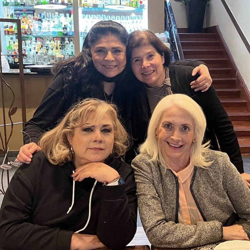 Victoria Ruffo presume foto con sus hermanas e impacta con sorprendente parecido - Créditos: Instagram