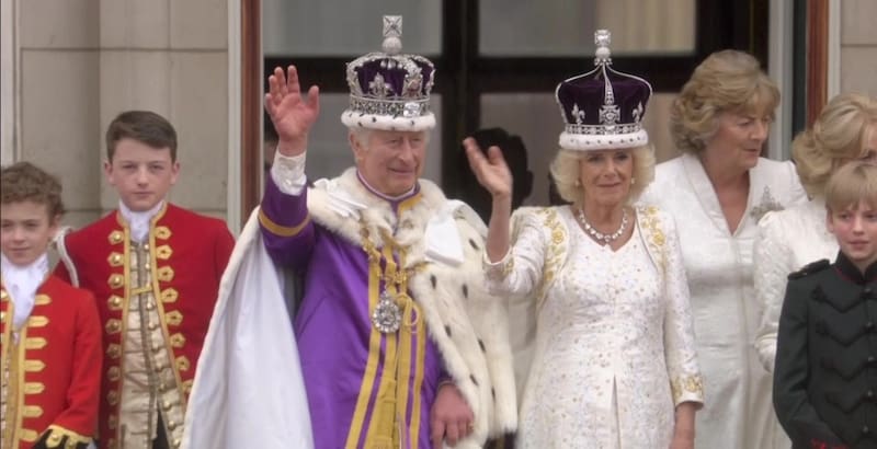 La reina consorte Camila con el Rey Carlos III. - Créditos: The Sun