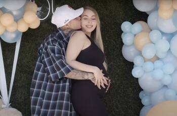 Santa Fe Klan y Maya Nazor realizan el baby shower de su bebé
