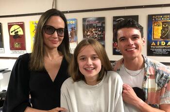 Angelina Jolie asiste con una de sus hijas menos conocidas a espectáculo musical