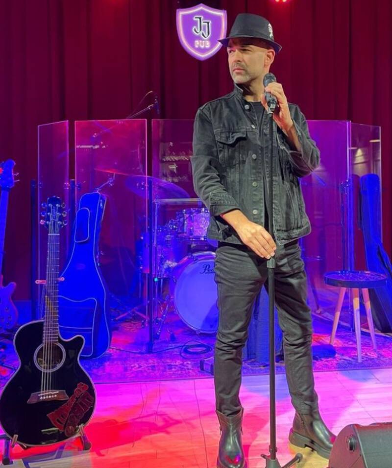 Murat Evgin es el cantante turco seguido por Cansu Dere. Se ha dedicado a componer o interpretar en español canciones de series turcas.