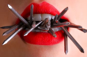 Advertencia dental: morderse las uñas podría arruinar tus dientes