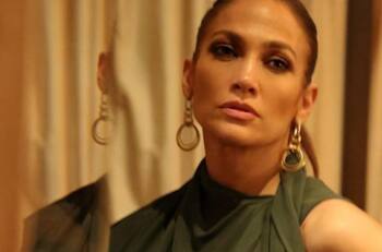 JLo confiesa que está esperando pacientemente por algo