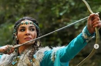 Ebru Sahin deslumbra en el primer capítulo de “Destan” en Turquía