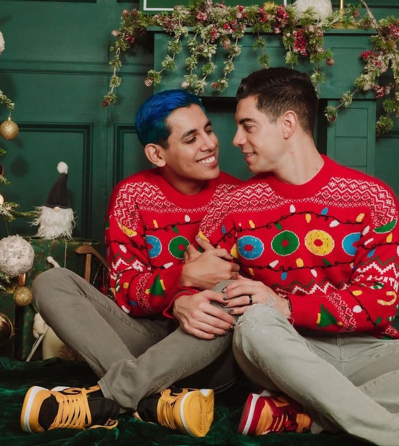 Jhonny Caz y Jonathan Bencomo comparten sesión de fotos navideña - Créditos: Instagram