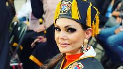 Carmen Campuzano recibe Doctorado Honoris Causa pero dice que prefieren verla "ebria y devastada"