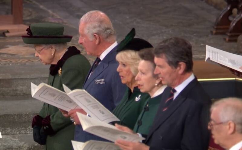La reina Isabel II dejó atrás su padecimiento y le rindió homenaje a su fallecido esposo - Créditos: Twitter