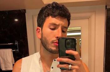 Sebastián Yatra rompe el silencio sobre rumores que lo relacionan con Aislinn Derbez