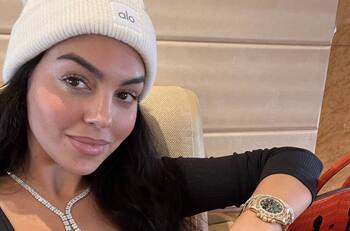 Georgina Rodríguez llegó a Arabia Saudita con su bebé en brazos y tuvo un gran recibimiento