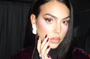 Georgina ostenta millonarias joyas mientras cita a la Biblia en Arabia Saudita