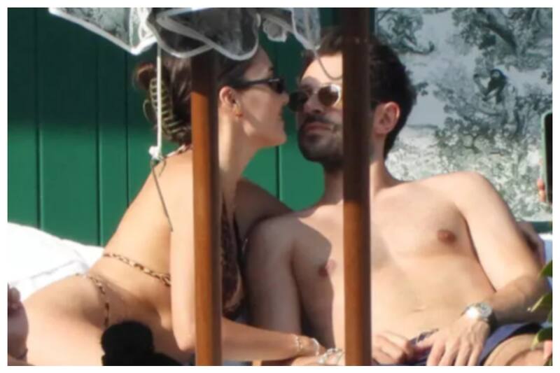 La pareja captada en la bahía de Paraggi, muy cerca del pueblo de Portofino, en la riviera italiana. Hande y Hakan no se sacan los ojos de encima.