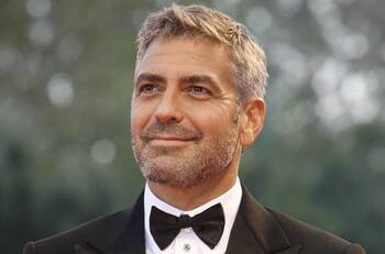 George Clooney admite que sufrió parálisis facial cuando le muestran foto del pasado