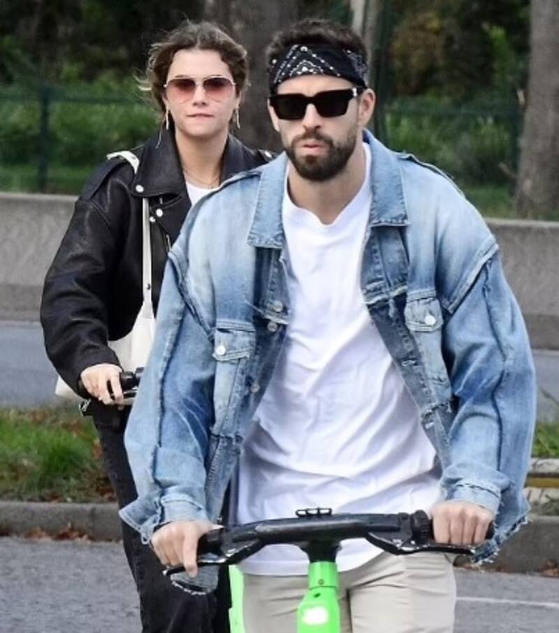 Gerard Piqué y Clara Chia pierden el miedo y pasean como dos adolescentes enamorados en París La pareja es feliz paseando por París - Créditos: Instagram