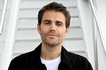 Paul Wesley comparte las primeras imágenes de San Valentín con la novia a quien dobla en edad