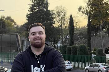 Captan a mejor amigo de Piqué cantar a todo pulmón la “Session 53” de Shakira