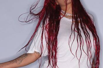 Salen a la luz las controvertidas fotos sin editar de Karol G para la revista ‘GQ’