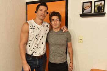 Yahir acude a terapia para enfrentar los problemas que vive su hijo con las drogas