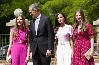 El arriesgado mono fucsia cruzado con el cual la infanta Sofía hizo su confirmación