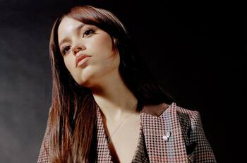 Jenna Ortega, la joven actriz que se roba todas las miradas en “Merlina”