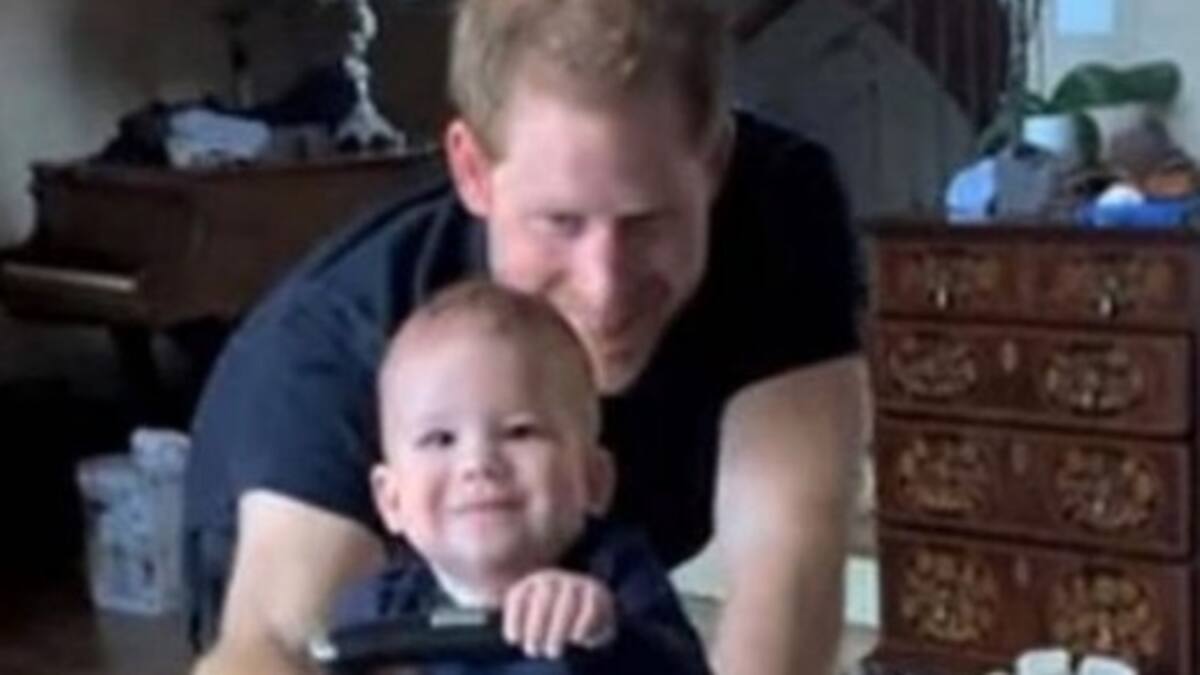 Temen que las fotos de Archie y Lilibet con la Reina Isabel II opaquen la coronación de Carlos III