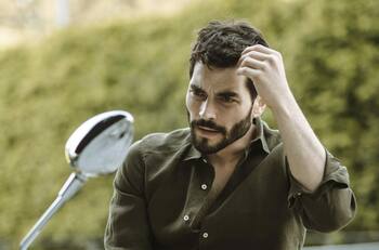 Akin Akinözü, galán turco de 'Amor y traición' confiesa su lado más personal y secreto