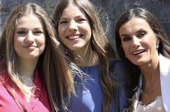 El mensaje oculto en el collar que usó la princesa Leonor en su graduación