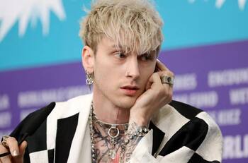 Machine Gun Kelly se aleja de Megan Fox al aparecer saliendo con otra mujer