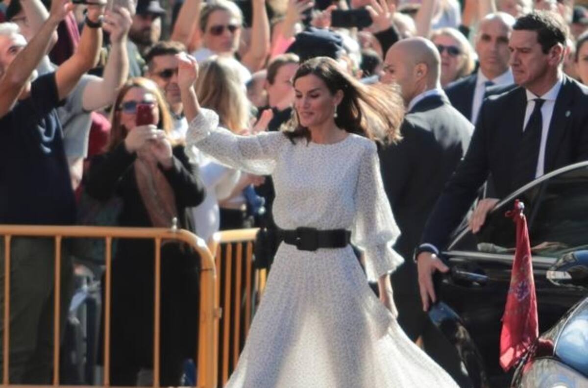 Reina Letizia se enfrasca en un áspero diálogo sobre las canas con una desconocida