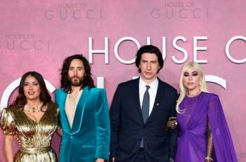 Salma Hayek manda una felicitación de Día de Gracias al estilo 'House of Gucci'