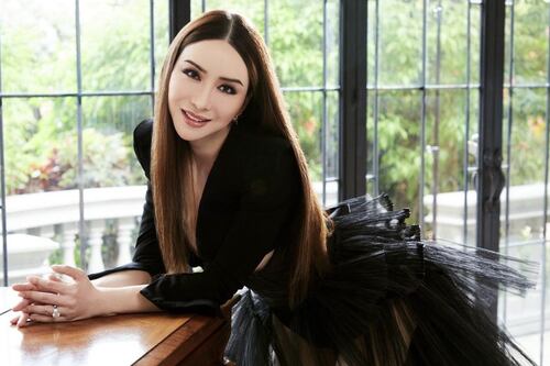 Dueña de Miss Universo confiesa que extraña a sus hijos mitad alemanes mientras está de gira