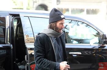 Keanu Reeves obligado a vivir con protección debido a acosador que se cree parte de la familia