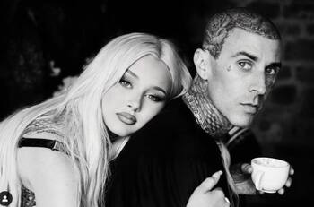 Hija de Travis Barker publica foto de su papá en el hospital y hace una petición a sus seguidores