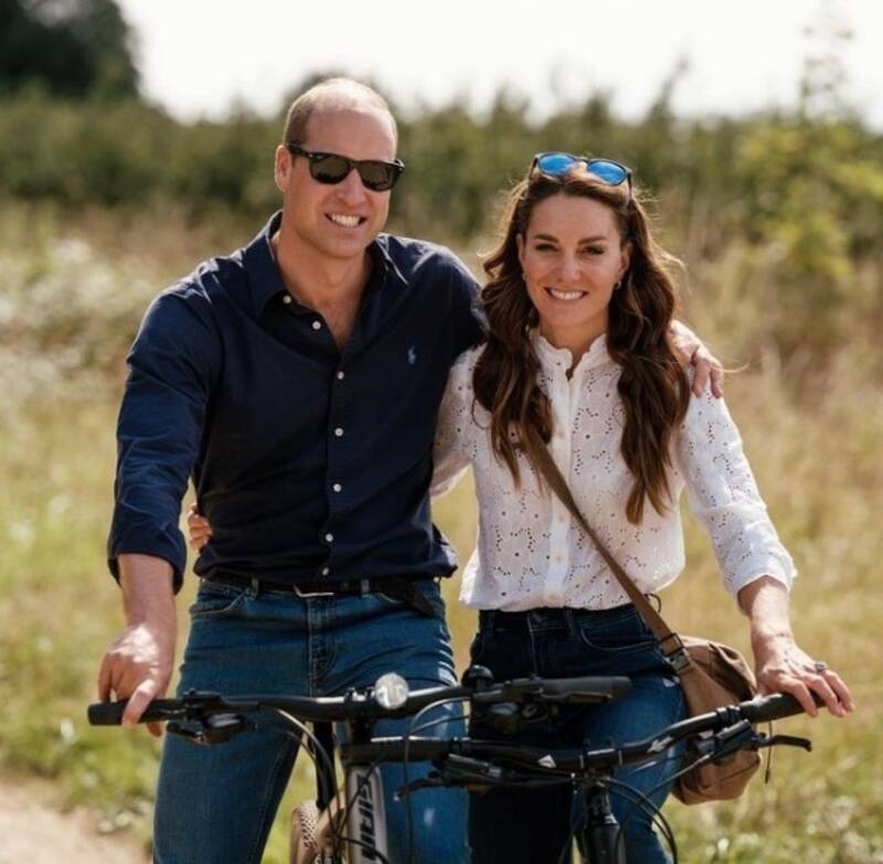 La foto de Kate y William donde los fanáticos reales notaron la falta de la argolla del príncipe. - Créditos: Instagram
