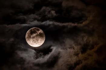 Así vivirán algunos signos del zodiaco la primera Luna Llena de 2023